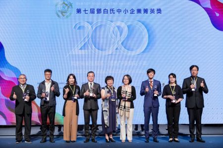 Penghargaan TOP GEAR_DUN & BRADSTREET TAIWAN ELITE TOP1000